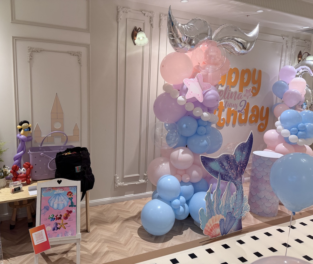 Balloon Twisting at Vita Land St Leonards