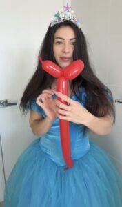 Make a balloon dog step 4I